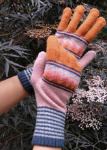 Load image into Gallery viewer, Zig Zag Gloves I Pink Ginger
