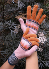 Load image into Gallery viewer, Zig Zag Gloves I Pink Ginger
