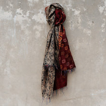 Load image into Gallery viewer, Vintage Kantha Scarf 014
