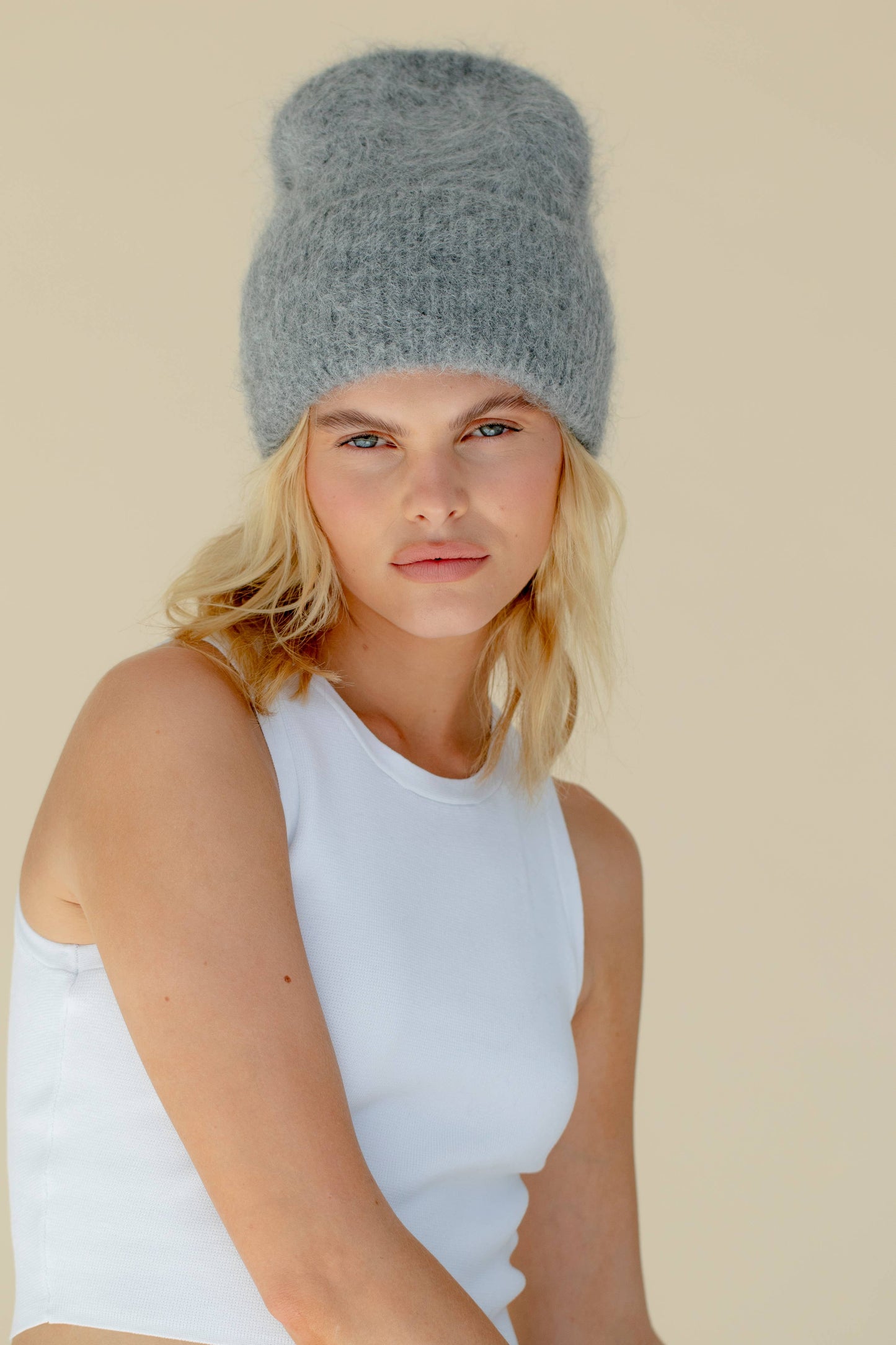 The Alpaca Beanie - Blizzard Grey